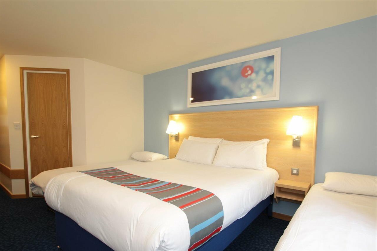 Travelodge Newcastle Whitemare Pool Low Walker Exterior foto